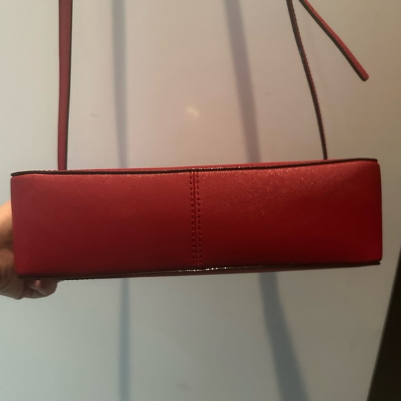 Kate Spade Cameron Zip Crossbody Rosso Red wear as a crossbody/shoulder/clutch - Picture 4 of 10